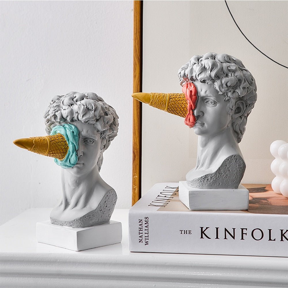 Escultura Nórdica Davi com Sorvete - Inspira