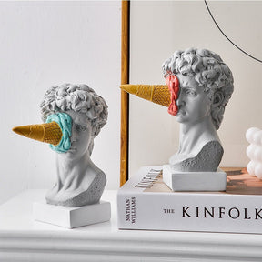Escultura Nórdica Davi com Sorvete - Inspira