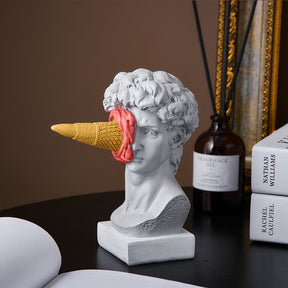 Escultura Nórdica Davi com Sorvete - Inspira