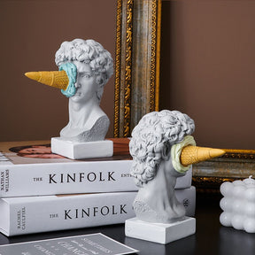 Escultura Nórdica Davi com Sorvete - Inspira
